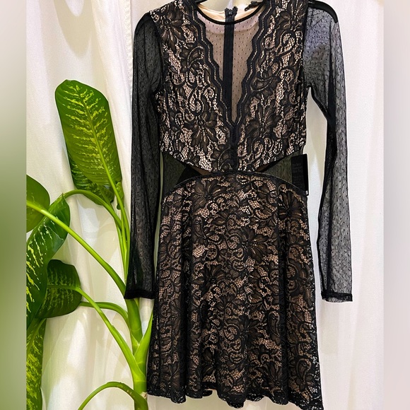 BRAND NEW Express Black Lace/Nude Lined Dress Size 6 Back Cut Out L/S Bodycon - Picture 1 of 3